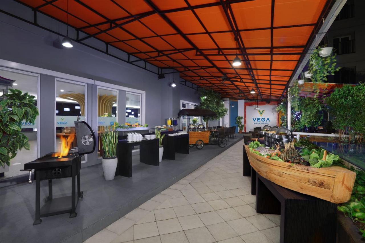 Vega Hotel Gading Serpong Buitenkant foto
