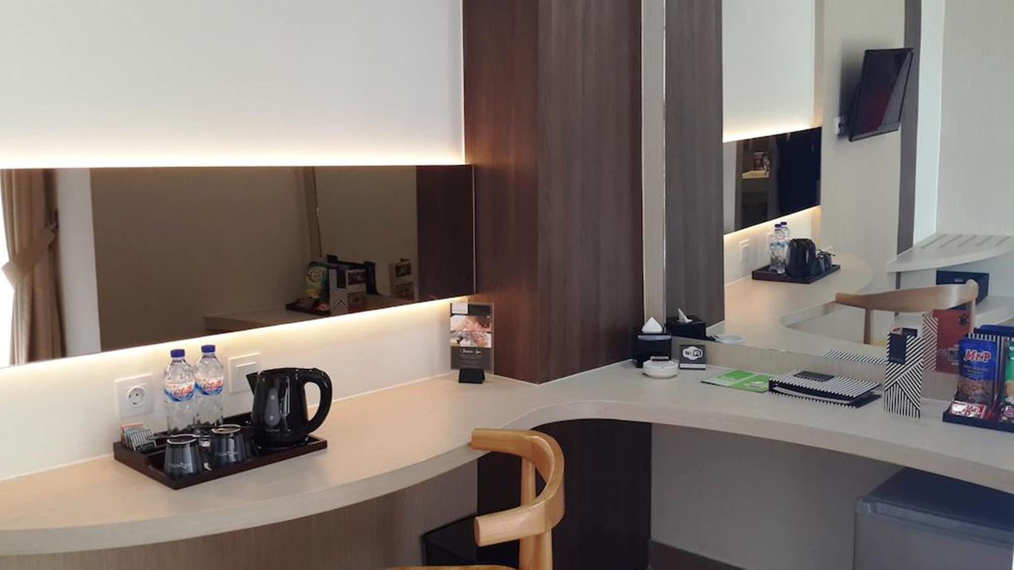 Vega Hotel Gading Serpong Buitenkant foto