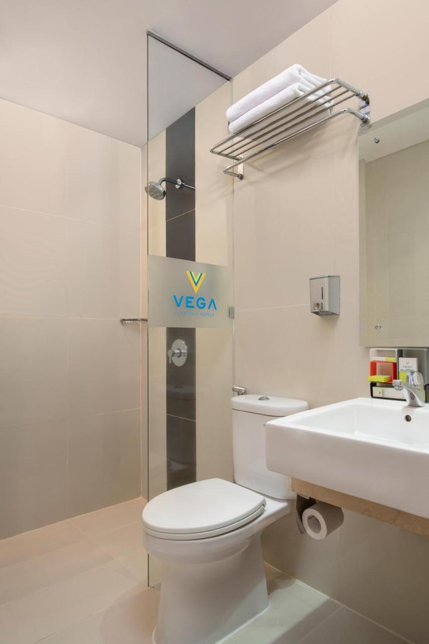 Vega Hotel Gading Serpong Buitenkant foto