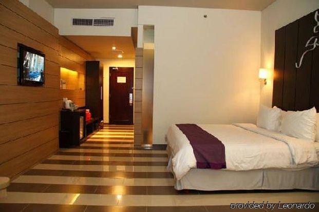 Vega Hotel Gading Serpong Buitenkant foto