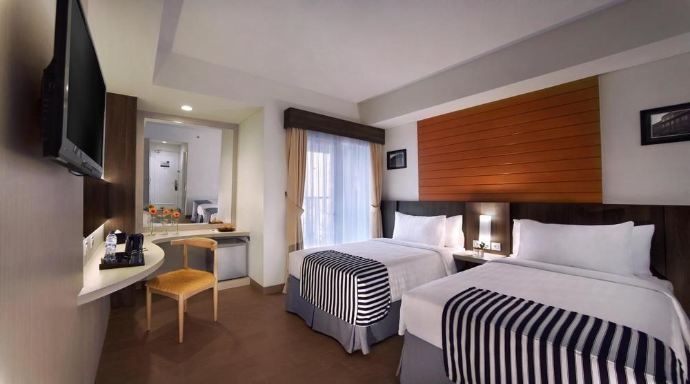 Vega Hotel Gading Serpong Buitenkant foto