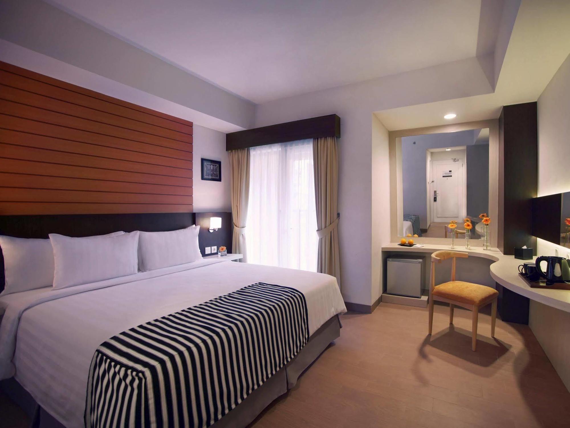 Vega Hotel Gading Serpong Buitenkant foto