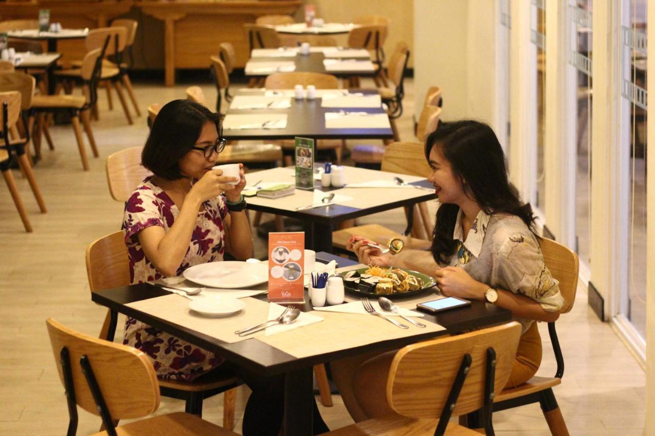 Vega Hotel Gading Serpong Buitenkant foto