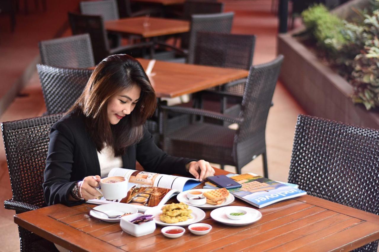 Vega Hotel Gading Serpong Buitenkant foto